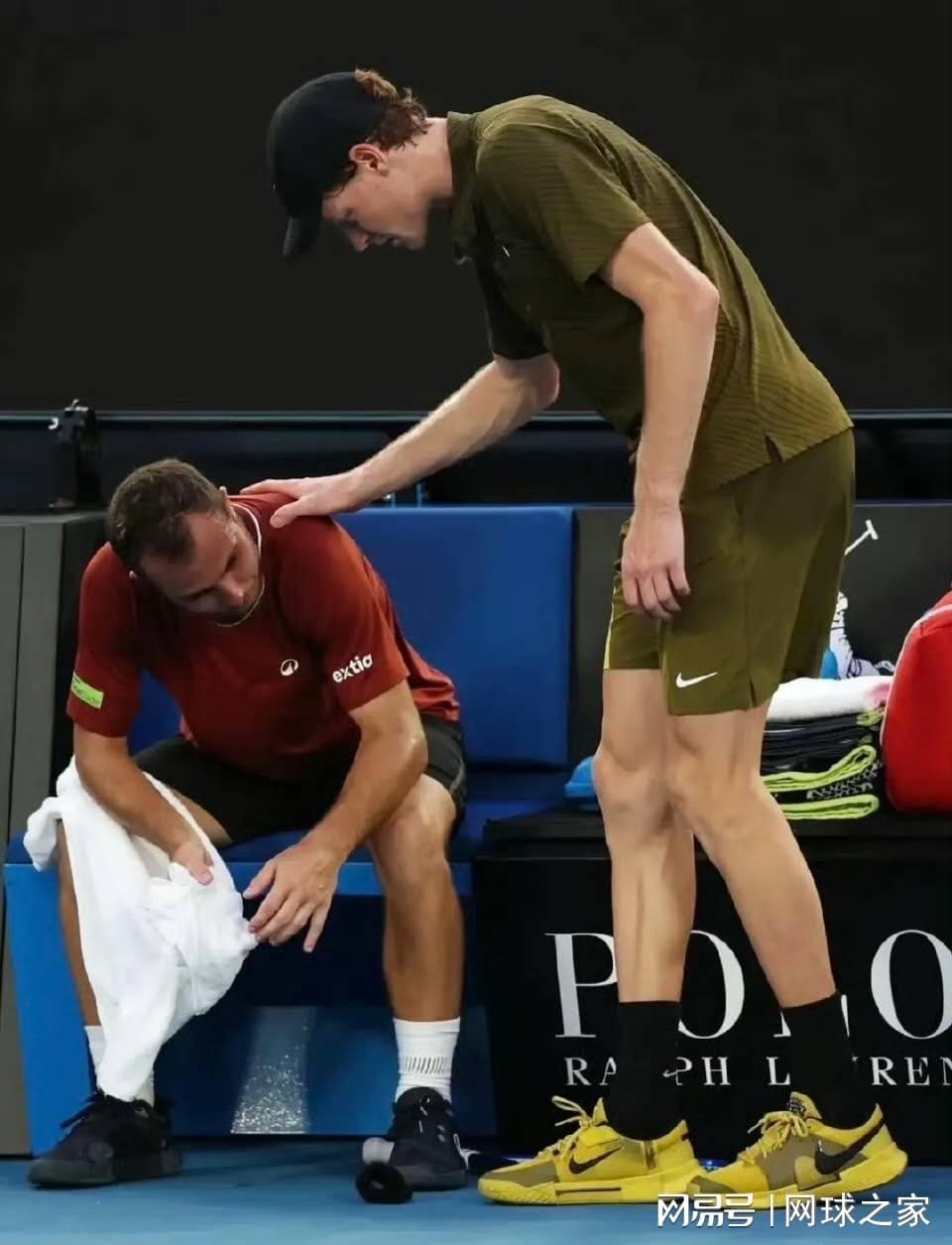 体育平台-辛纳分享美网输球后一关键改变，大坂战袍遭吐槽cos新白娘子传奇